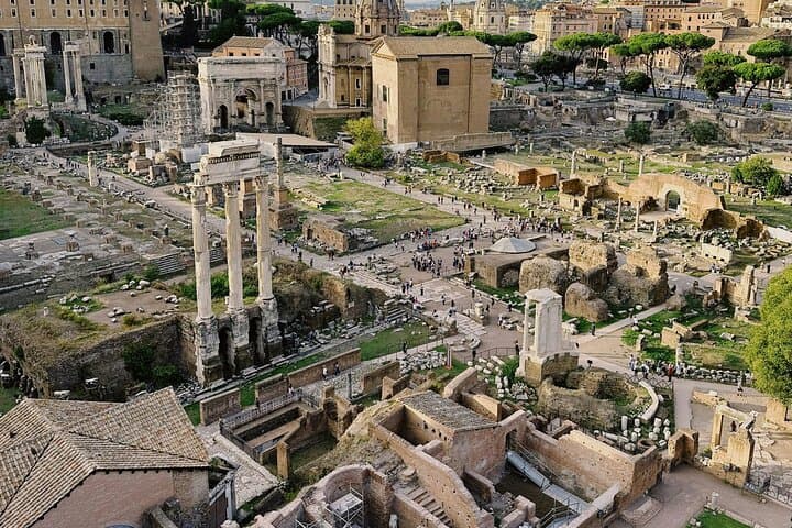 Private Colosseum and Ancient Rome: Skip-the-Line Guided Tour photo 4