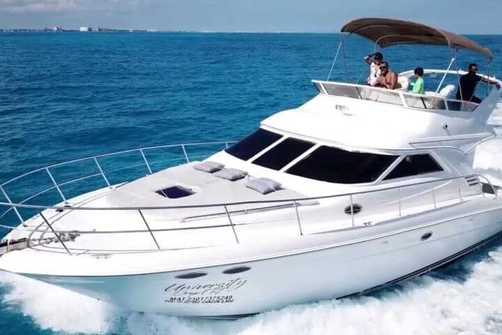 Private 46ft Yacht Rental in Cancun — Cruise, Snorkel & Isla Mujeres