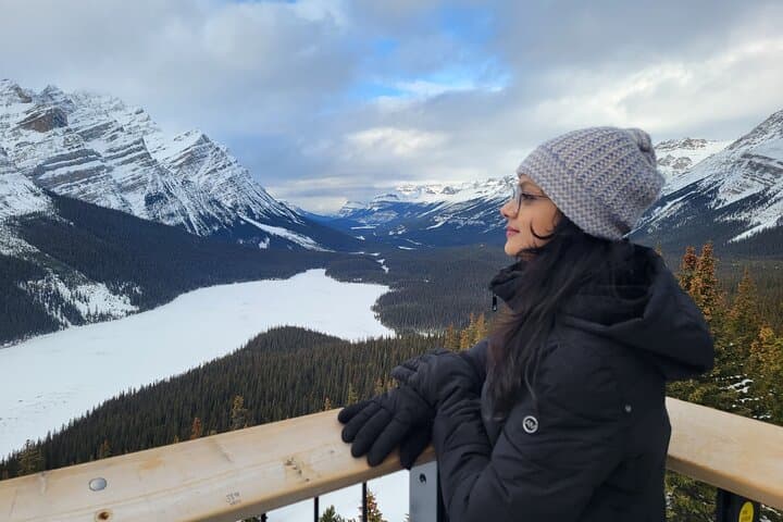 Icefields Parkway and Abraham Lake Bubbles Private Tour — Winter Day Trip from Canmore photo 4