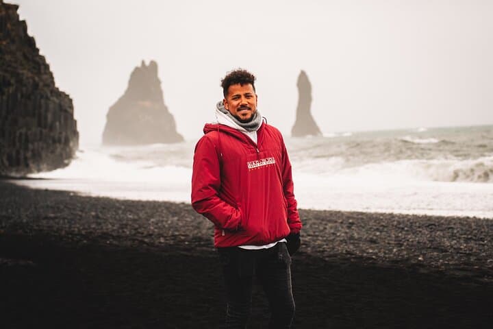 Reykjavík Photoshoot Guide: Professional Portraits at Hallgrímskirkja, Harpa & City Streets photo 5