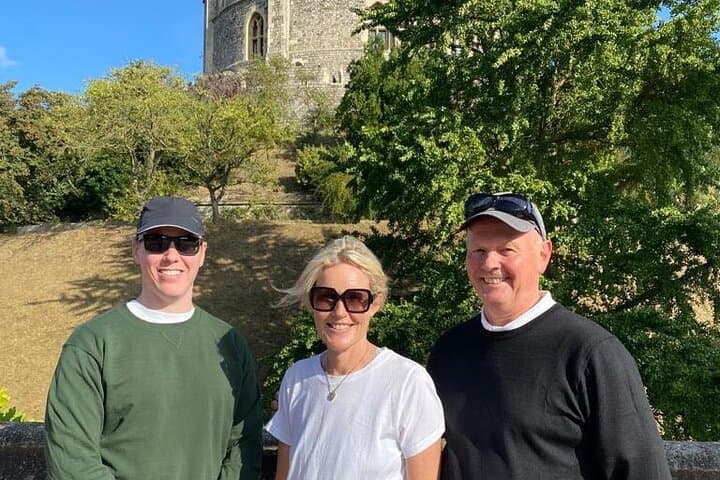 Private 3-Hour Windsor Town and Castle Tour with Local Guide photo 4