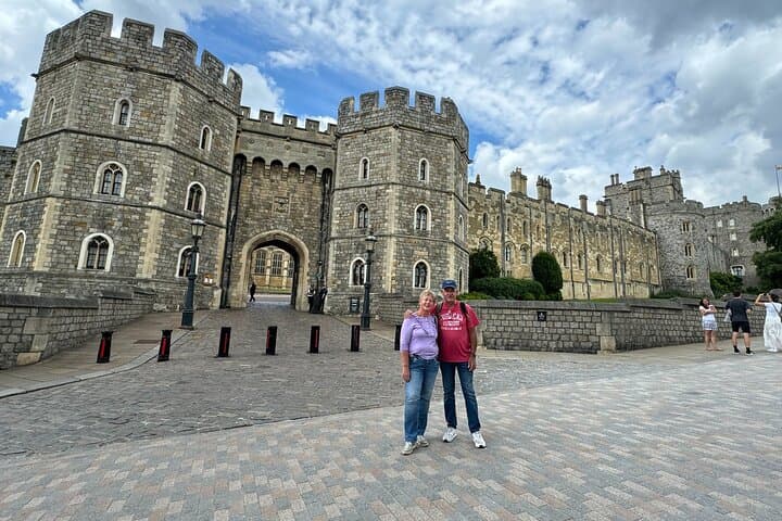 Private 3-Hour Windsor Town and Castle Tour with Local Guide