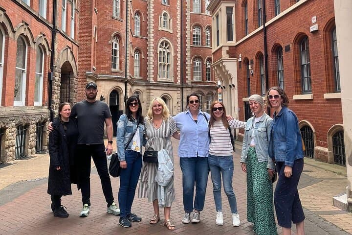Nottingham City Centre Walking Tour: 90-Minute Historical & Cave Highlights