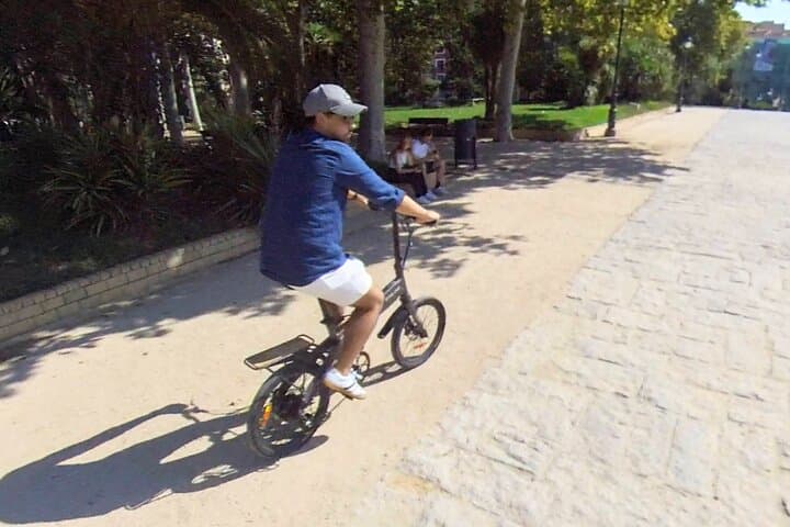 Ride Madrid: E‑Bike Rental Through Chueca, Retiro & Gran Vía photo 3
