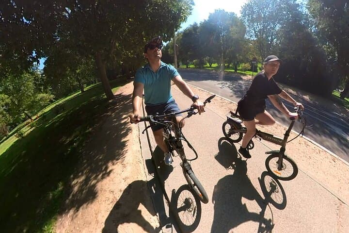 Ride Madrid: E‑Bike Rental Through Chueca, Retiro & Gran Vía photo 5