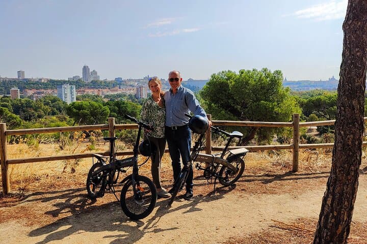 Ride Madrid: E‑Bike Rental Through Chueca, Retiro & Gran Vía photo 6