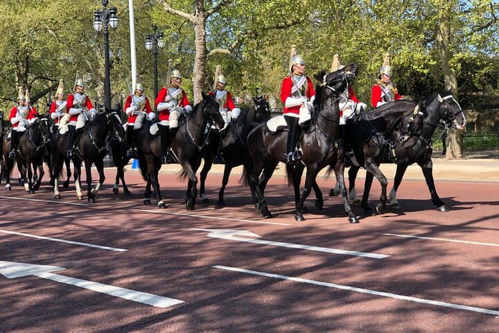 Buckingham Palace Visit & Changing of the Guard: Small-Group Tour & State Rooms Entry photo 5