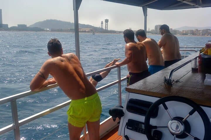 Pedal Cycle Boat Rental in Valencia: Malvarrosa Beach Cruise photo 4