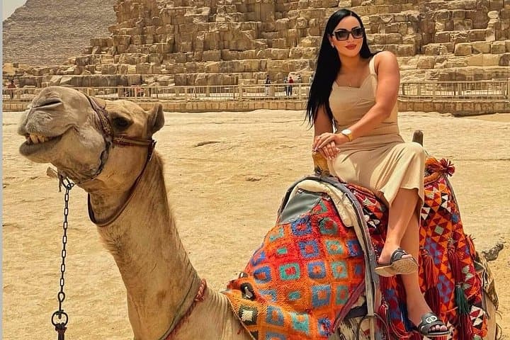 Private Pyramids Photo Tour at Giza with Professional Photographer photo 2