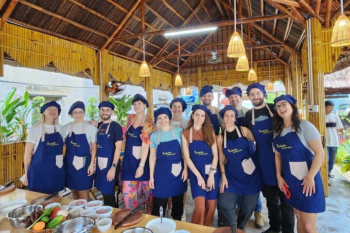 Hoi An Seafood & Oyster Cooking Class — Market-to-Table Culinary Experience