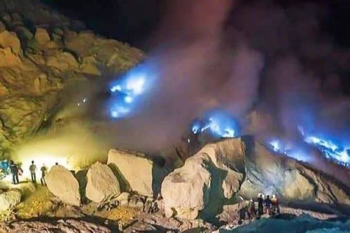 Five-Day Java Adventure: Borobudur Sunrise, Bromo Vistas, Tumpaksewu & Ijen Blue Fire photo 5