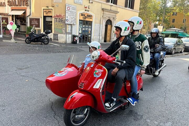 Golden Hour Vespa Sidecar Tour in Rome with Aperitivo photo 4