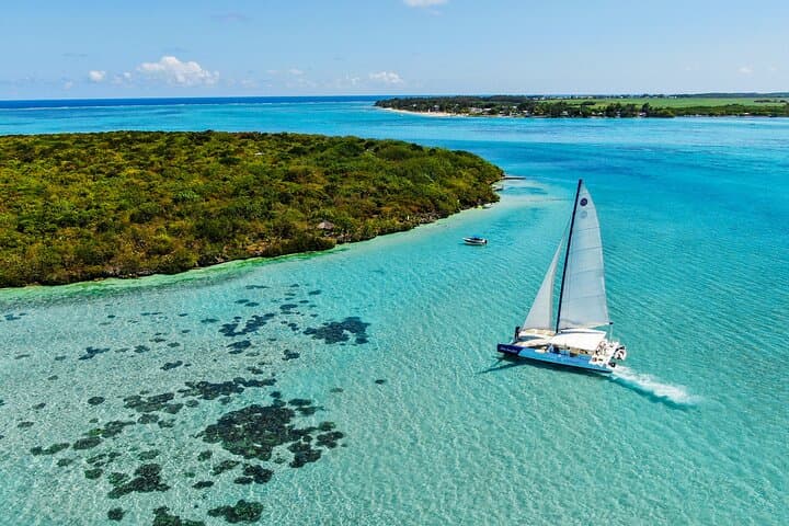Mauritius Southeast Catamaran Cruise to Île aux Cerfs, Waterfall & BBQ photo 4