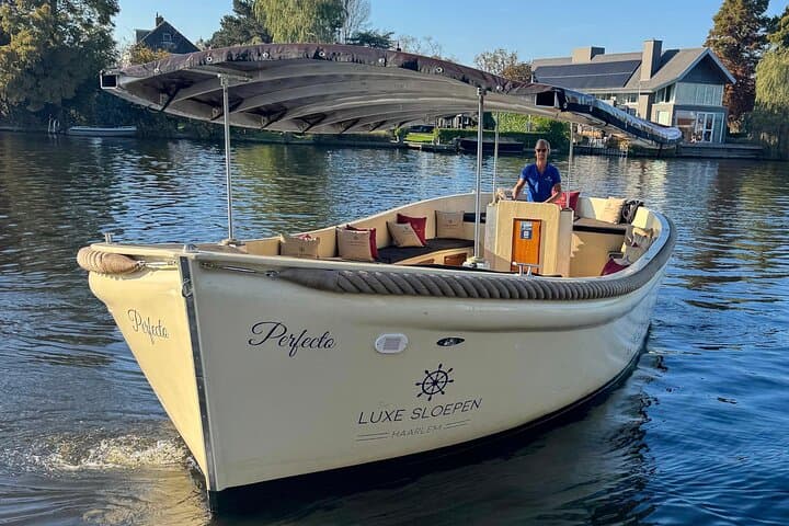 Haarlem Open Canal Tour: Live-Guided 50-Minute Electric Boat Experience photo 4