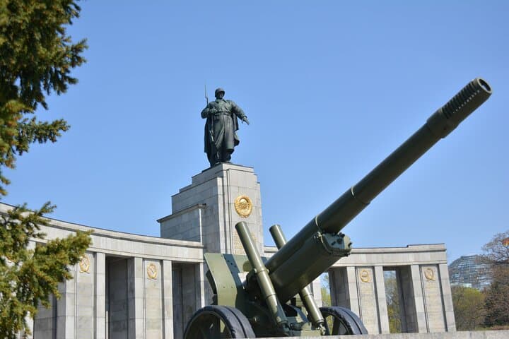 Berlin in a Day: Private Complete History Walking Tour photo 5