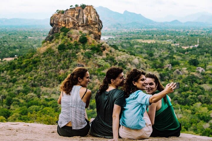 Sri Lanka by Private Car: A Week of Tea Hills, Lion Rock & Coastal Reefs