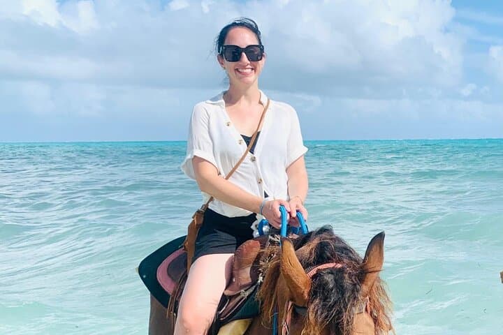 Private 60-Minute Beach Horseback Ride in Turks and Caicos photo 4