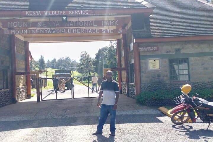Naro Moru Day Hike on Mount Kenya: Heather, Moorlands & Alpine Views photo 3