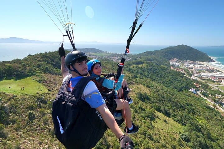 Tandem Paragliding Over Praia Brava: Tandem Flights Above Northern Florianópolis