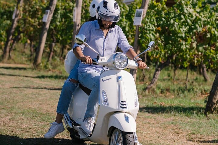 Vespa Self-Guided Tour of Lucca's Countryside: Montecarlo & Massaciuccoli Routes