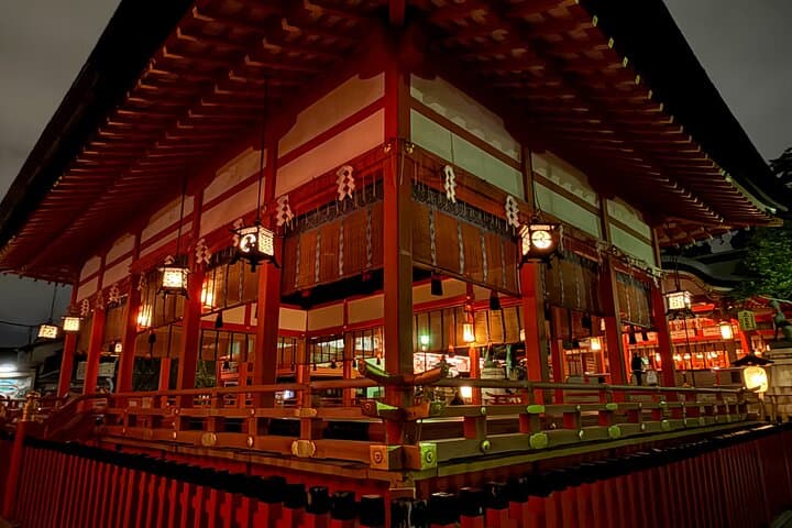 Fushimi-Inari Night Walking Tour: Lantern-Lit Torii Gates & Evening Shrine Experience photo 4