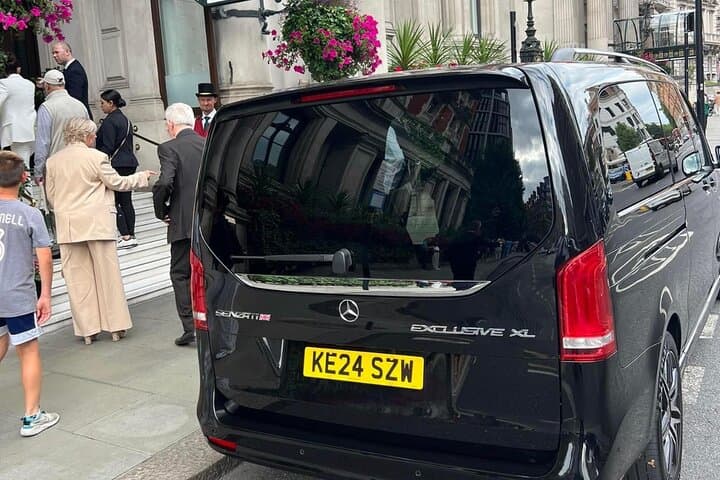 Custom Chauffeured London Sightseeing Tour in a Mercedes photo 6