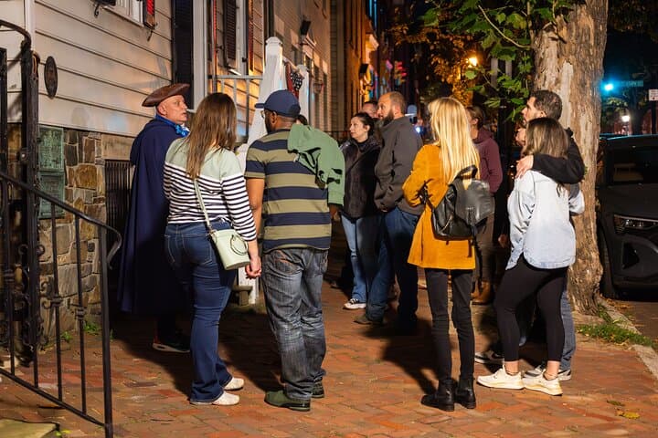 Haunted Washington DC Ghost and Pub Walking Tour: White House Spirits & Historic Bars photo 3