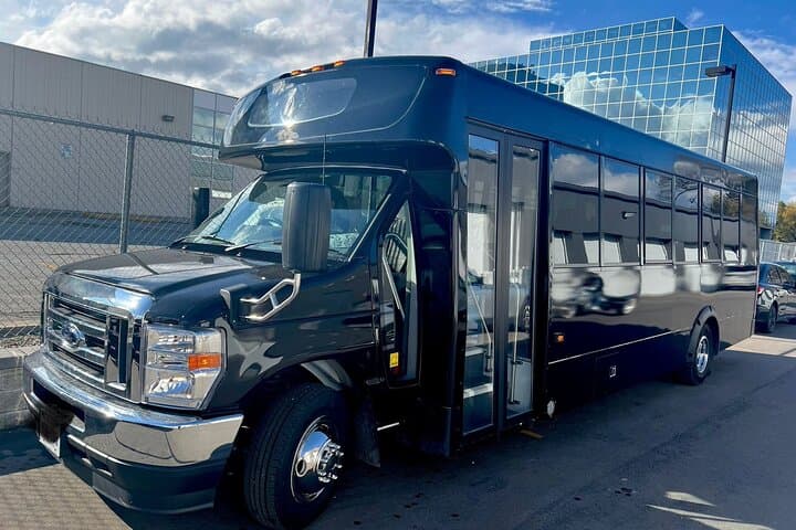 Pearson Airport to Niagara Falls Private Minibus Transfer — Comfortable 24‑Passenger Shuttle