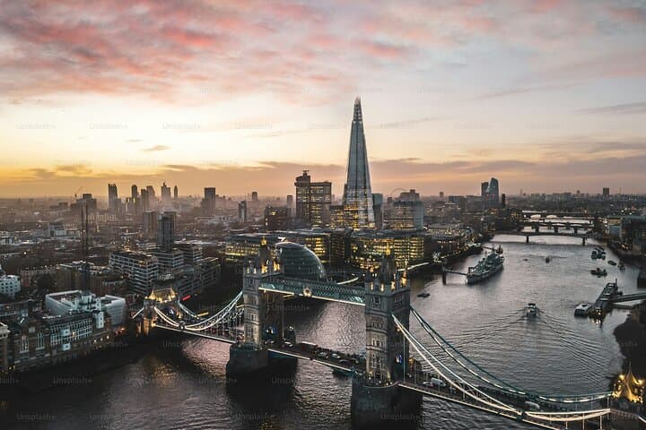 30 Major London Attractions Walking Tour — Photos & Cinematic Reel photo 2