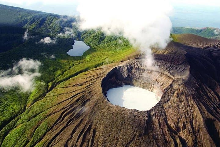 Rincon Volcano Hike to Oropéndola Waterfall and Hot Springs — Full-Day Adventure photo 1