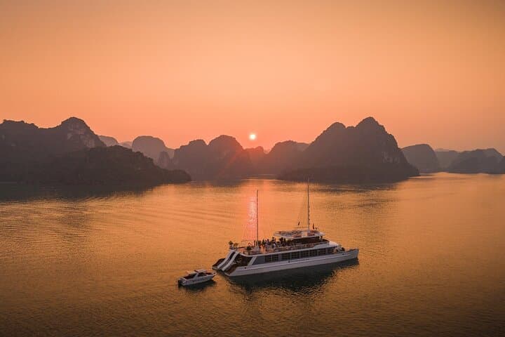 Luxury Catamaran Cruise to Ha Long & Lan Ha Bay from Hanoi