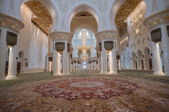 Sheikh Zayed Grand Mosque and Louvre Abu Dhabi Day Tour — Architecture, Art & Practical Tips photo 3