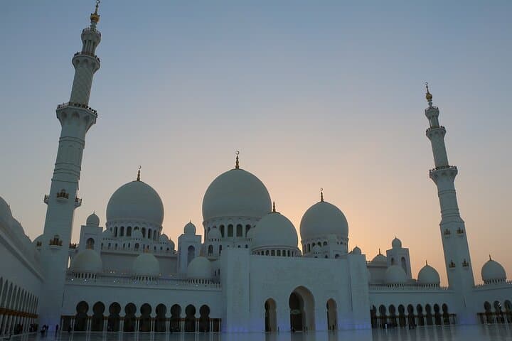 Sheikh Zayed Grand Mosque and Louvre Abu Dhabi Day Tour — Architecture, Art & Practical Tips photo 5