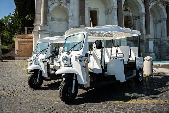 Rome 2-Hour Electric Tuk-Tuk Highlights Tour: Colosseum, Vatican & Gianicolo Views