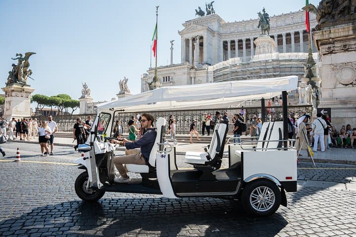 Rome 2-Hour Electric Tuk-Tuk Highlights Tour: Colosseum, Vatican & Gianicolo Views photo 4