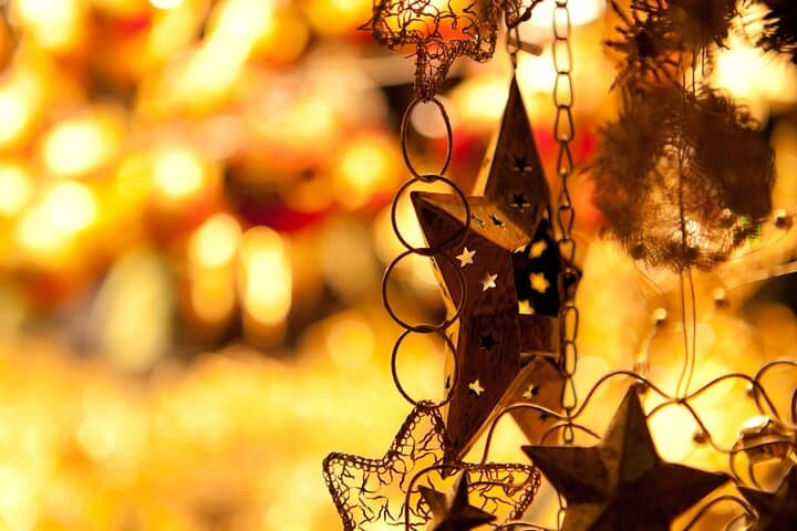 Budapest Christmas Markets Scavenger Hunt — Interactive Holiday Game in Vörösmarty Square photo 2