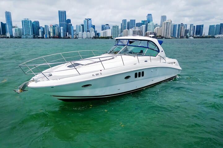 Fort Lauderdale Sundancer 40 Private Yacht Charter: Sandbars, Sightseeing & Dining