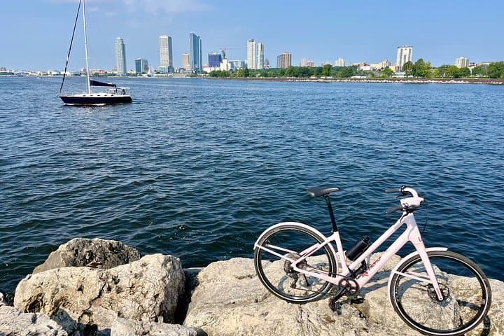 Old Milwaukee Lite E-Bike Tour — 16-Mile Lakefront & Neighborhood Ride photo 2