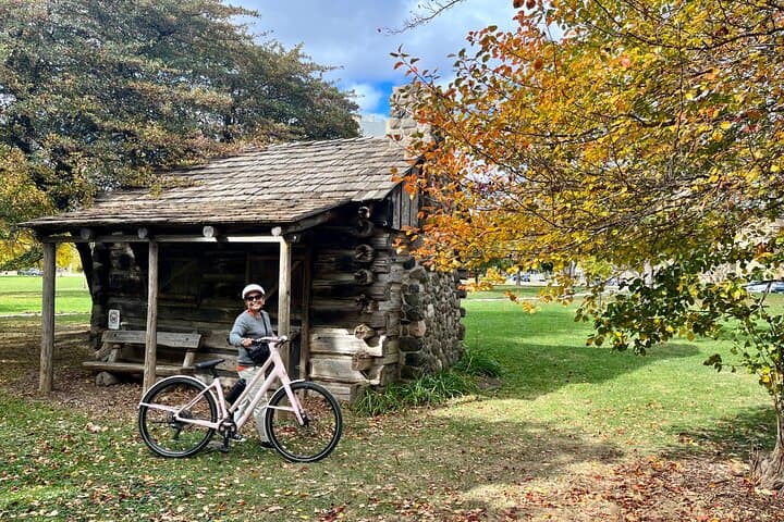 Old Milwaukee Lite E-Bike Tour — 16-Mile Lakefront & Neighborhood Ride photo 3