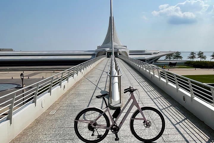 Old Milwaukee Lite E-Bike Tour — 16-Mile Lakefront & Neighborhood Ride photo 4