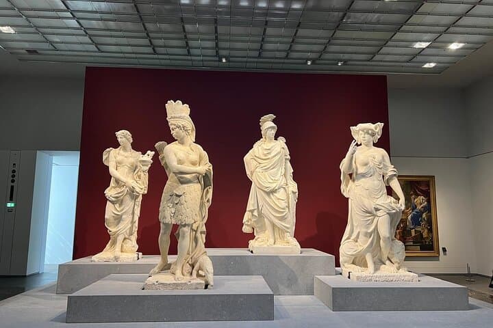 Louvre Abu Dhabi VIP Tour with Art Historian — Private 3-4 Hour Guided Experience photo 4