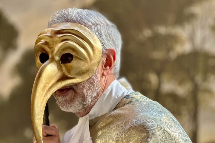 Venetian Carnival Historical Journey and Dress-Up Atelier Experience photo 2