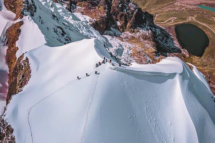 Nevado Mateo Full-Day Summit: Cordillera Blanca 5150m Guide photo 3