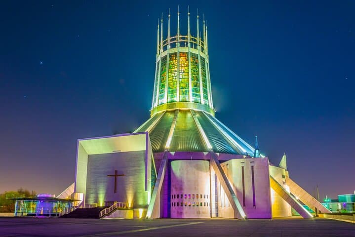 Liverpool by Night: Private Twilight Car Tour of the Waterfront and City Sights