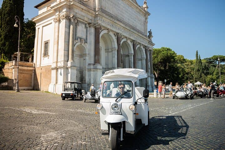 Rome 2-Hour Electric Tuk-Tuk Highlights Tour: Colosseum, Vatican & Gianicolo Views photo 2