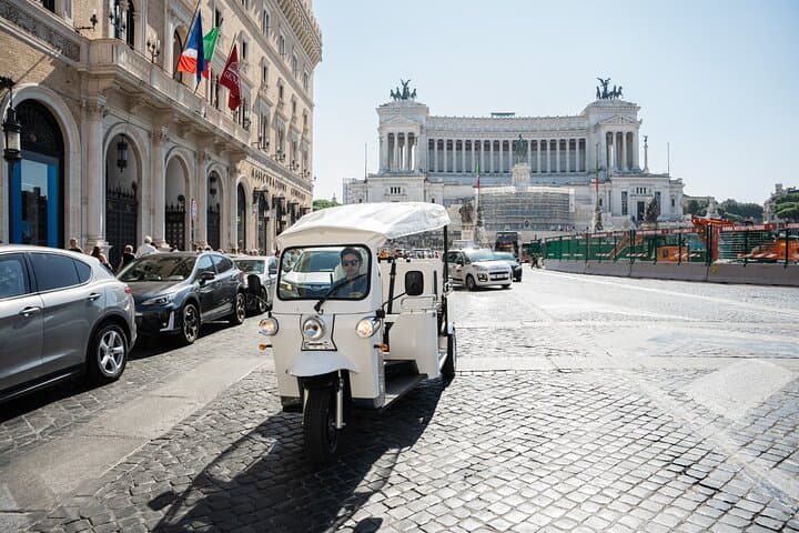 Rome 2-Hour Electric Tuk-Tuk Highlights Tour: Colosseum, Vatican & Gianicolo Views photo 6