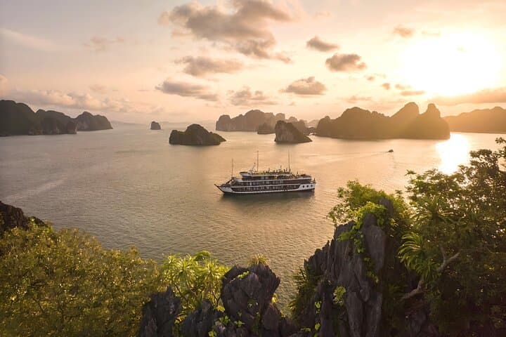 All-Inclusive Halong Bay Overnight Cruise: Le Journey 2D1N & 3D2N Guide photo 2