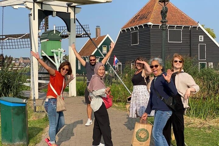 Keukenhof, Zaanse Schans & Volendam: Small-Group Dutch Culture and Tulip Fields Day Trip photo 2