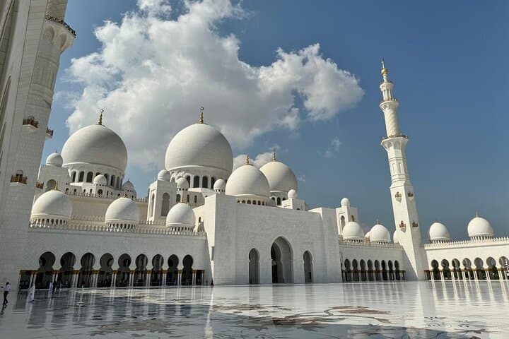 Full-Day Private Abu Dhabi Tour with Sheikh Zayed Grand Mosque Visit