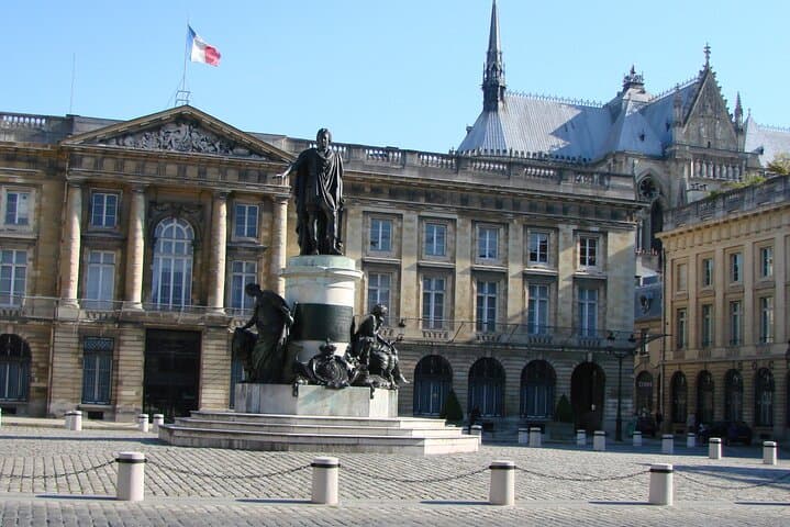 Self-Guided Reims Scavenger Hunt: Discover Cathedral Streets and Champagne History photo 4
